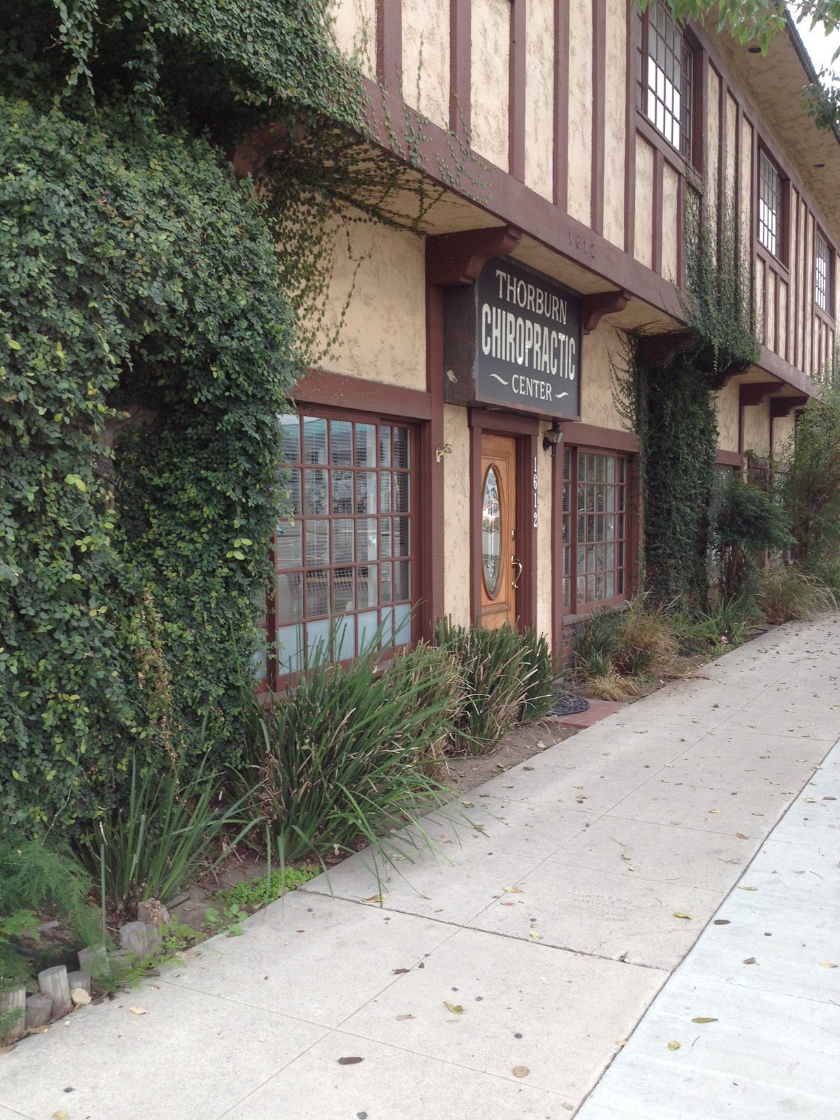 BURBANK- Share office