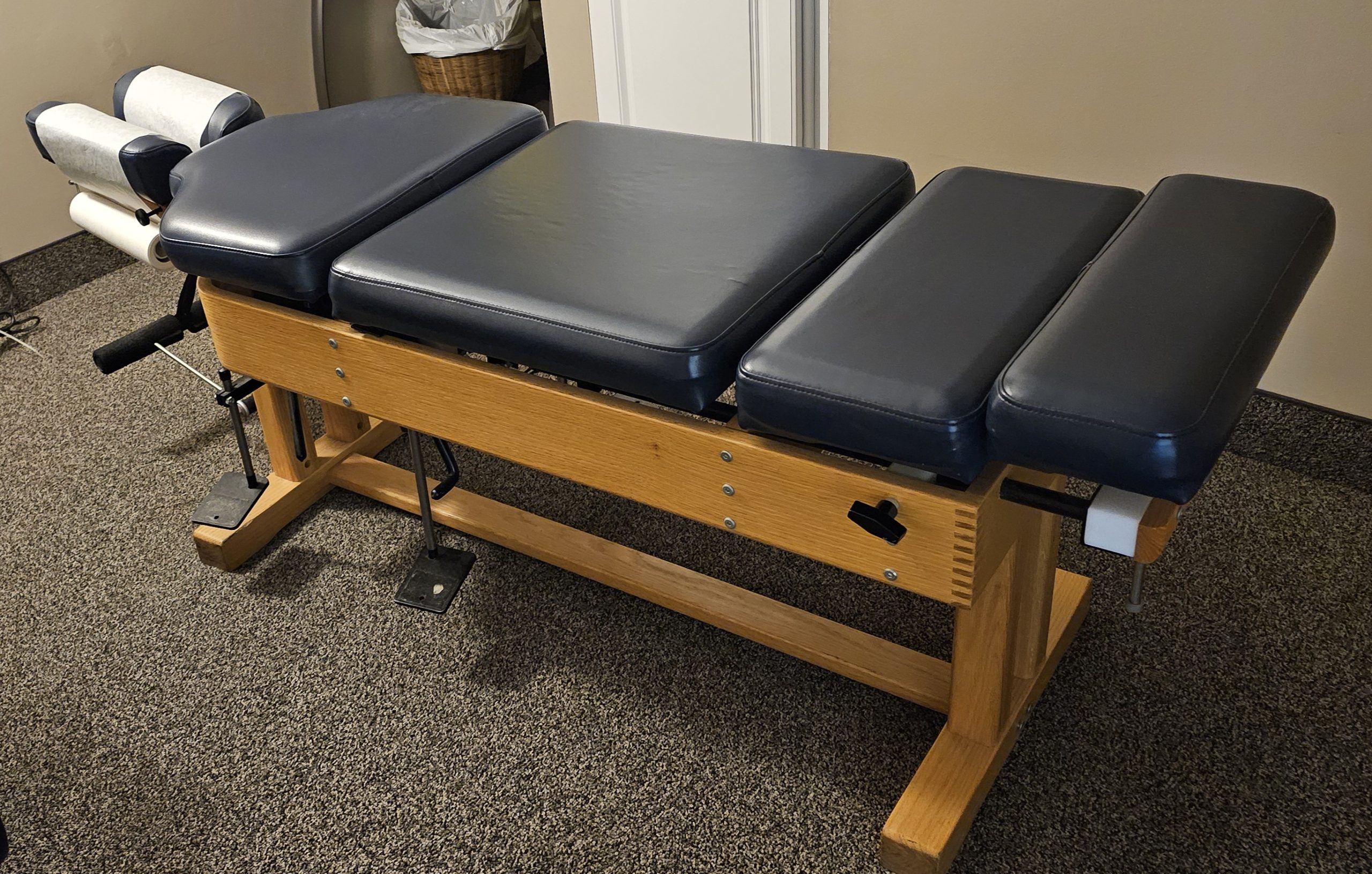 Thuli stationary adjusting table